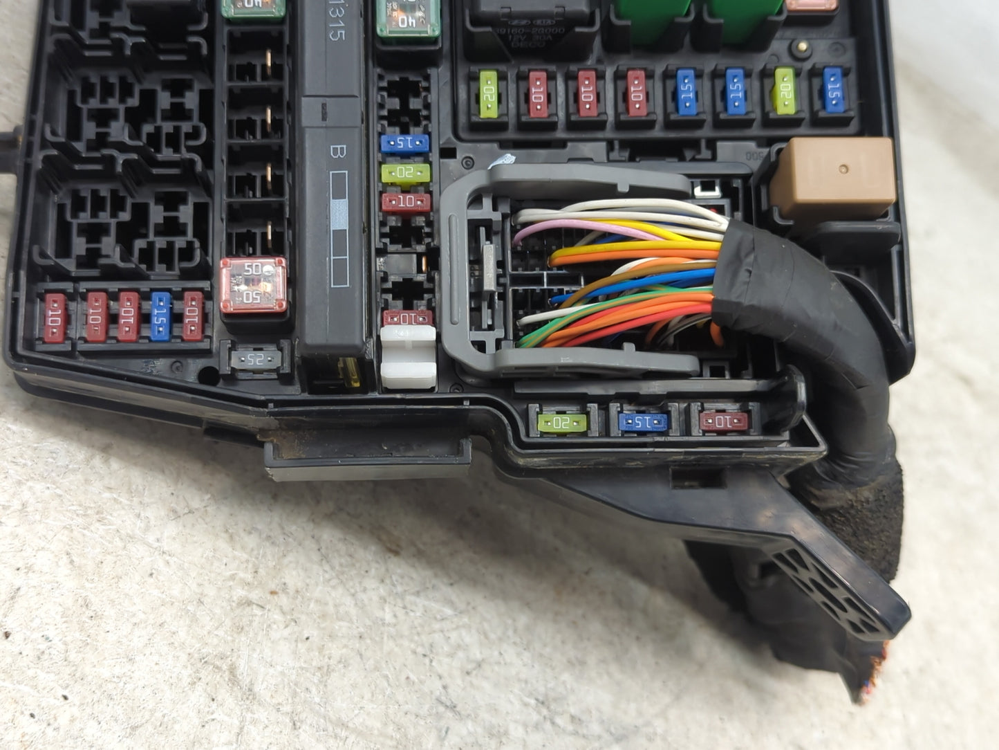 2014-2015 Kia Optima Fusebox Fuse Box Panel Relay Module P/N:18790-01315 912592T010, 1504060437 Fits Fits 2014 2015 OEM Used