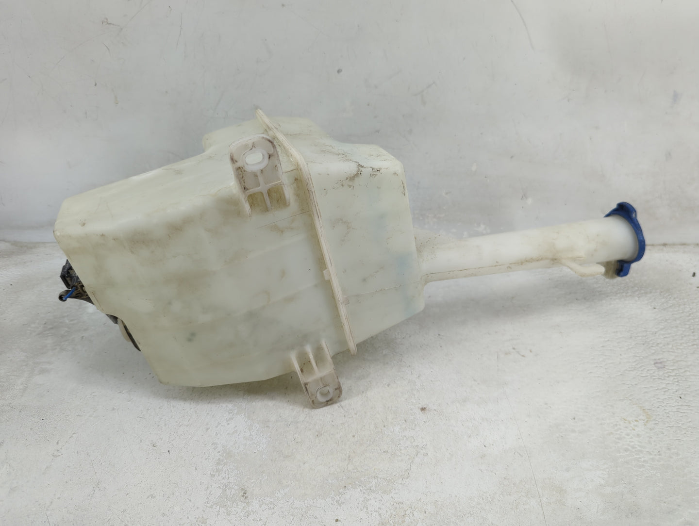 2011-2015 Kia Optima Windshield Washer Fluid Reservoir Bottle Oem 1459344 - Oemusedautoparts1.com