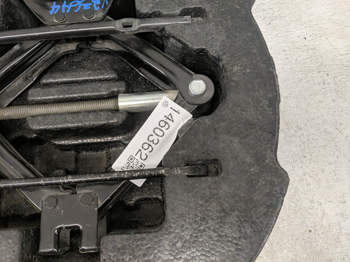 2015 Kia Optima Spare Scissor Car Jack 1460362 - Oemusedautoparts1.com