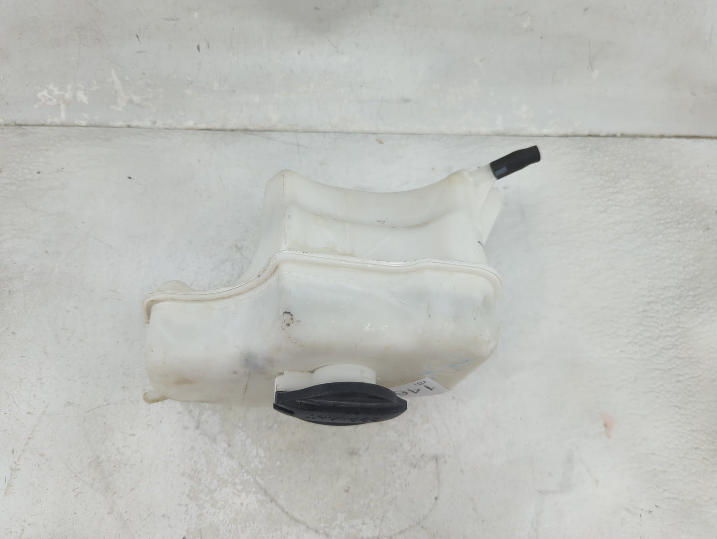 2011-2015 Kia Optima Windshield Washer Fluid Reservoir Bottle Oem 1465695 - Oemusedautoparts1.com