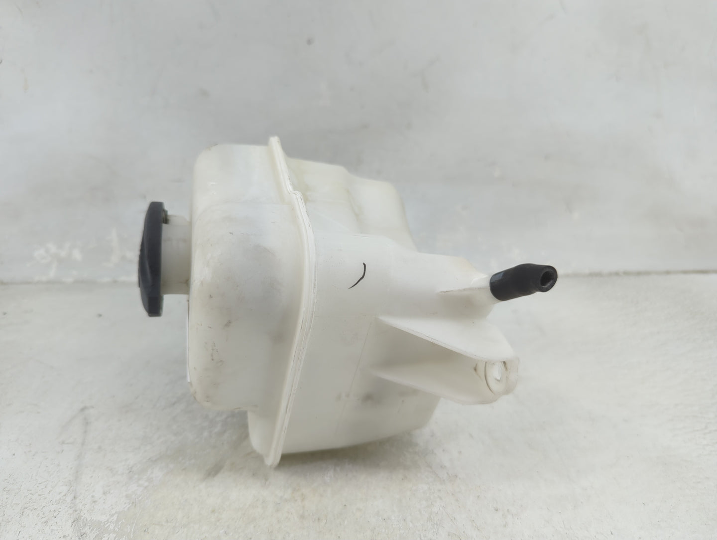 2011-2015 Kia Optima Windshield Washer Fluid Reservoir Bottle Oem 1465695 - Oemusedautoparts1.com