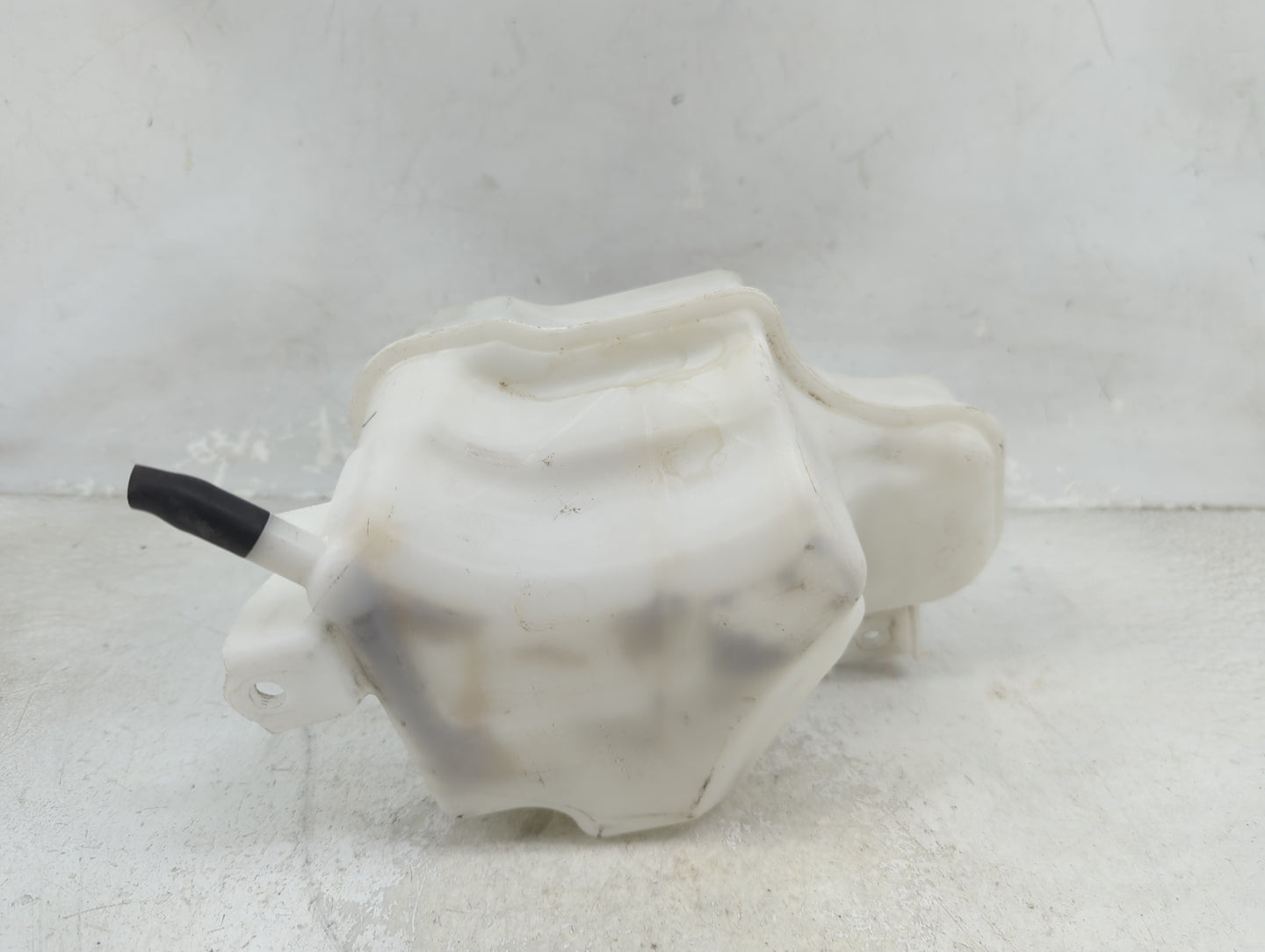 2011-2015 Kia Optima Windshield Washer Fluid Reservoir Bottle Oem 1465695 - Oemusedautoparts1.com