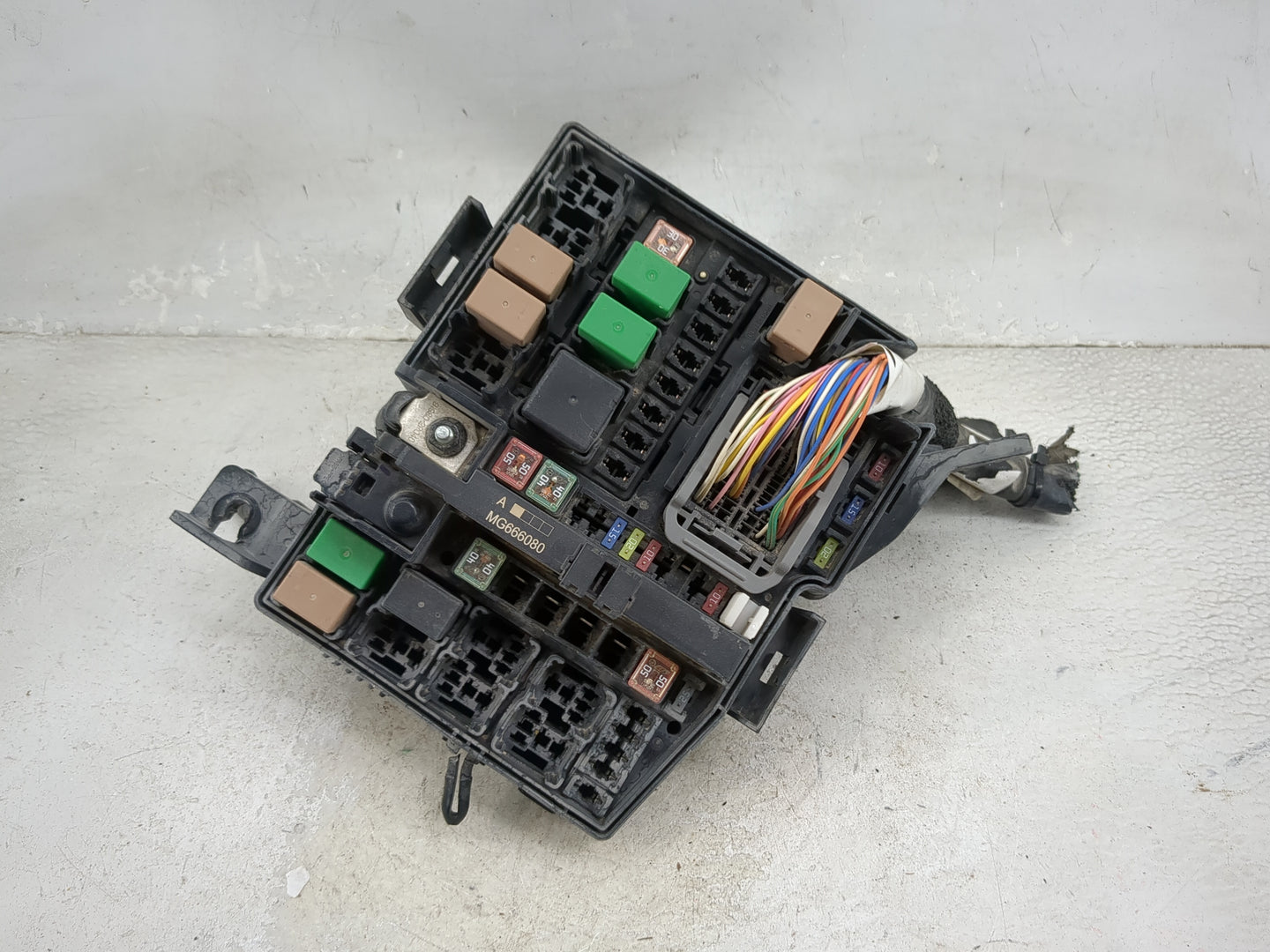 2014-2015 Kia Optima Fusebox Fuse Box Panel Relay Module P/N:MG666080 Fits Fits 2014 2015 OEM Used Auto Parts - Oemusedautop