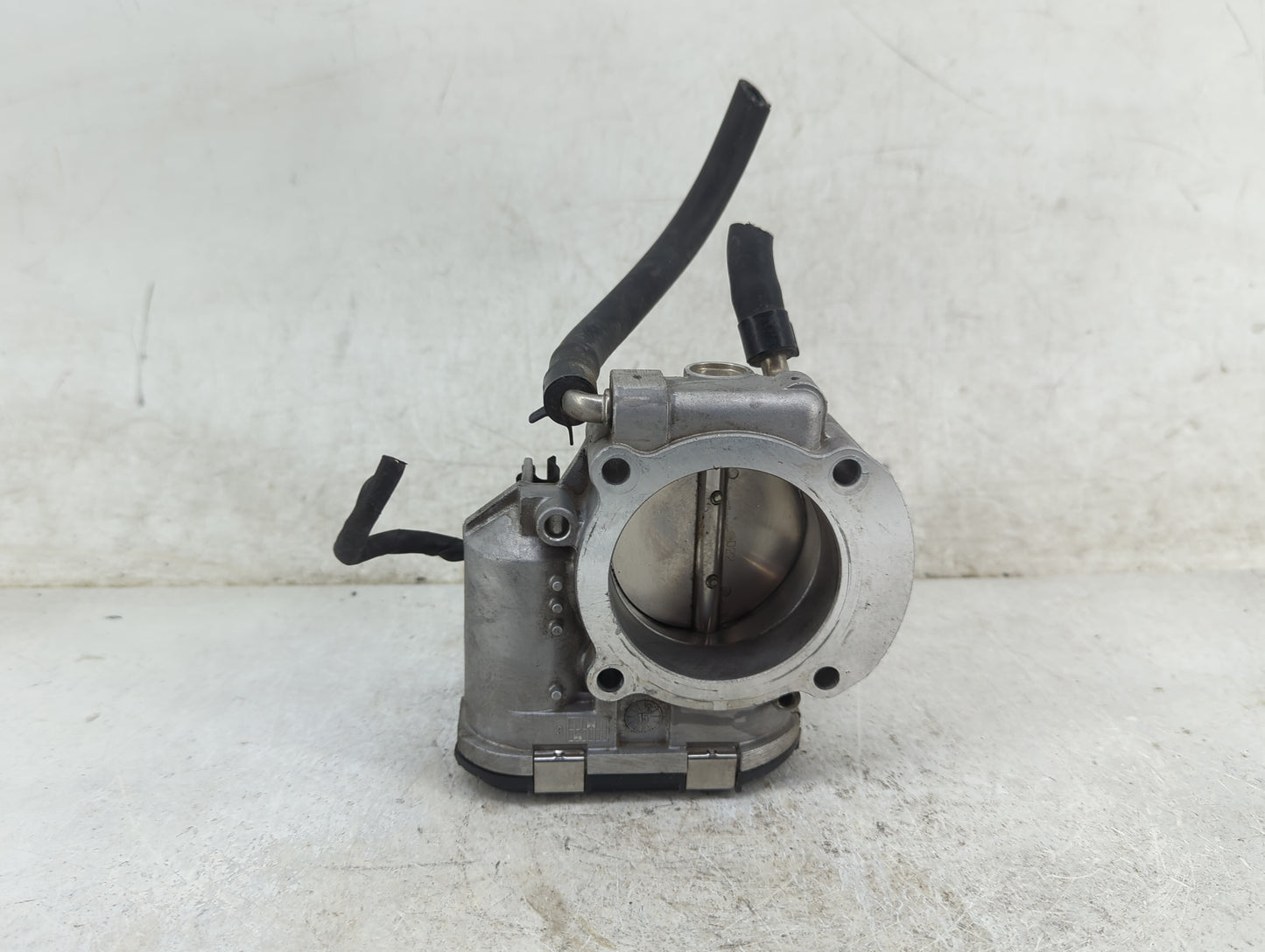 2011-2015 Kia Optima Throttle Body P/N:35100-2G700 Fits Fits 2011 2012 2013 2014 2015 2016 OEM Used Auto Parts - Oemusedauto