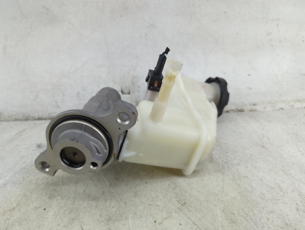 2011-2015 Kia Optima Brake Master Cylinder 1492440 - Oemusedautoparts1.com