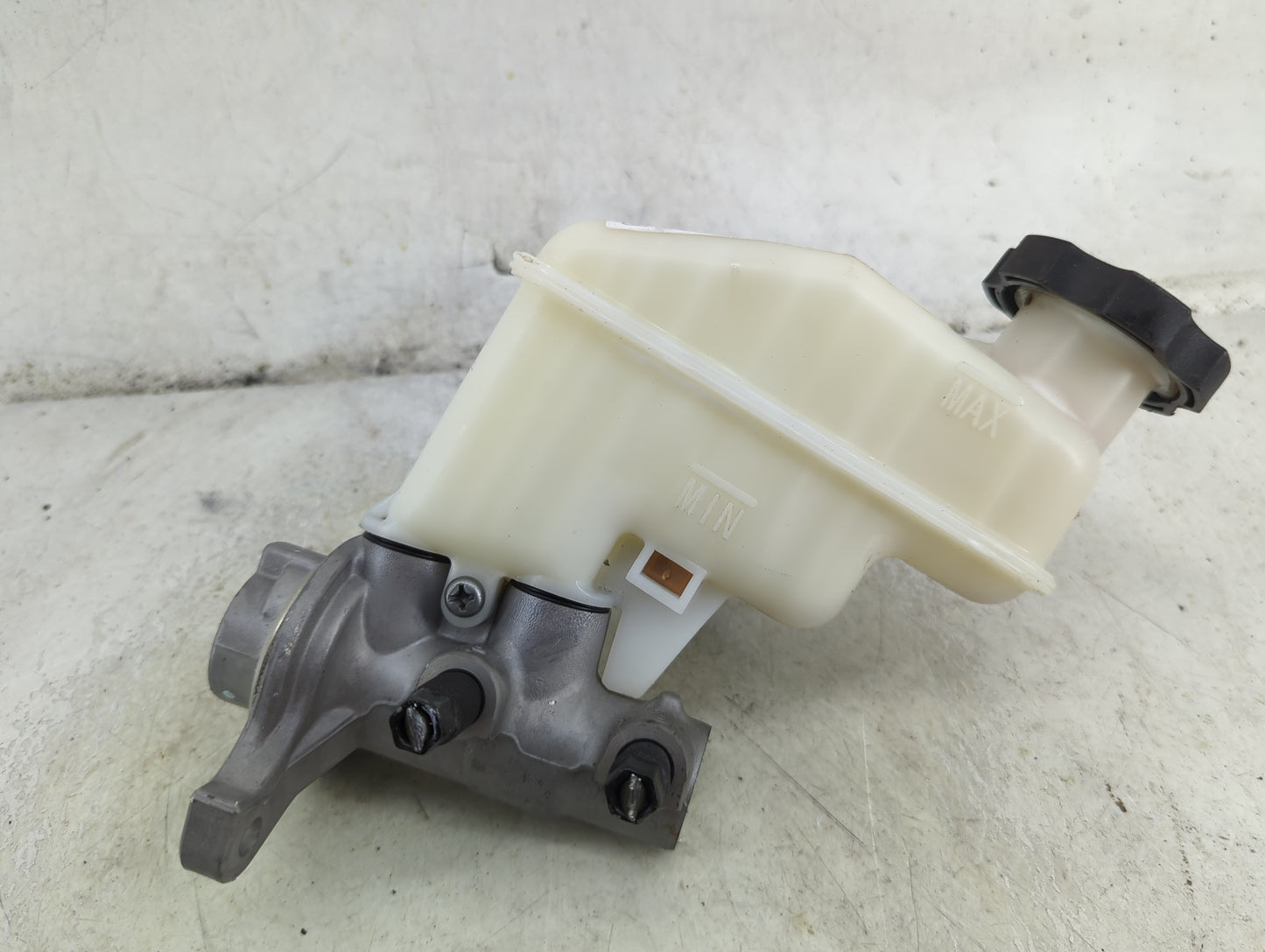 2011-2015 Kia Optima Brake Master Cylinder 1492440 - Oemusedautoparts1.com