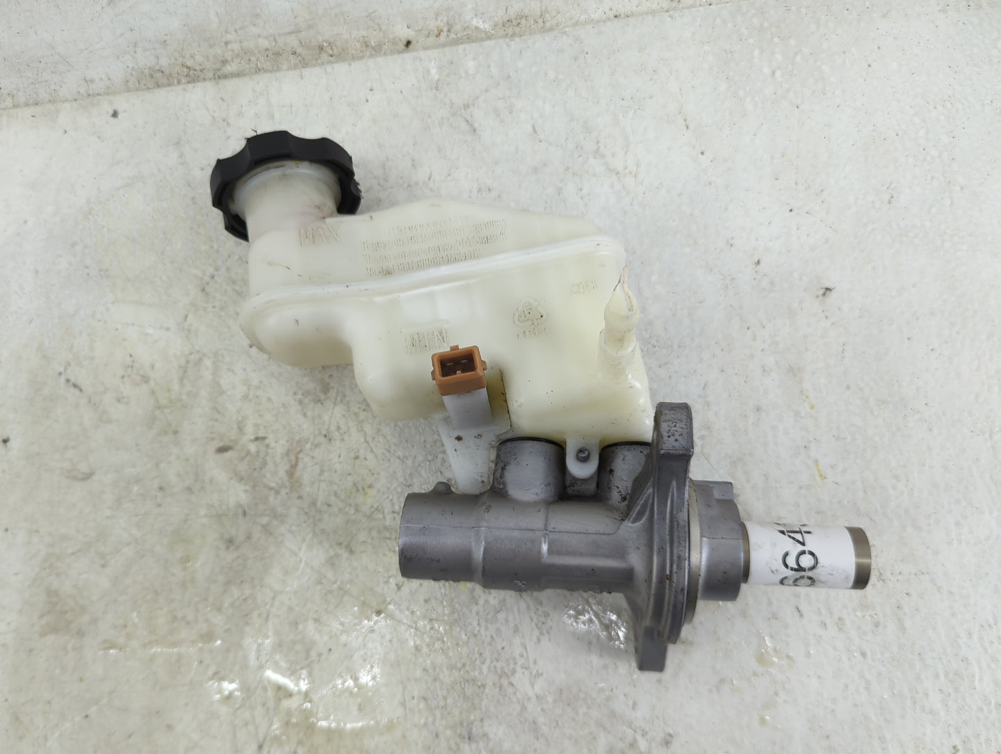 2015 Kia Optima Brake Master Cylinder 1496643 - Oemusedautoparts1.com