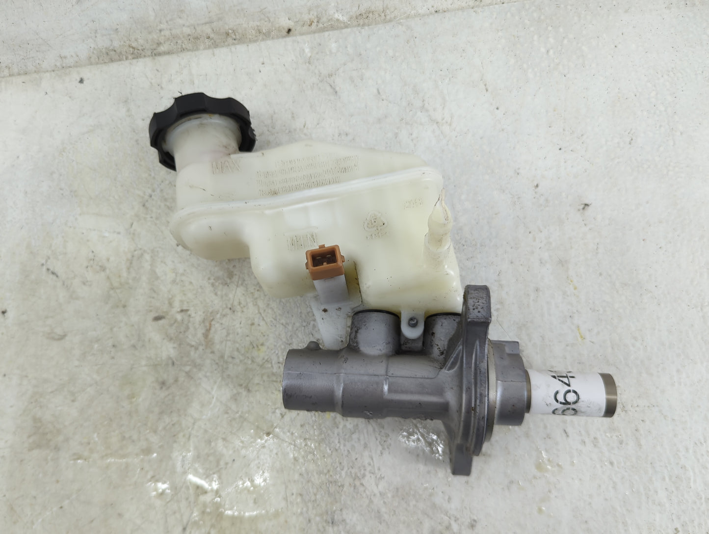 2015 Kia Optima Brake Master Cylinder 1496643 - Oemusedautoparts1.com