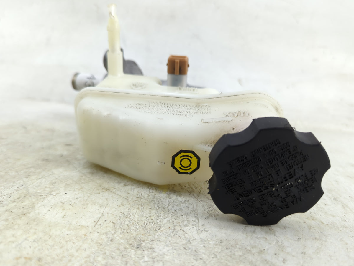 2015 Kia Optima Brake Master Cylinder 1496643 - Oemusedautoparts1.com