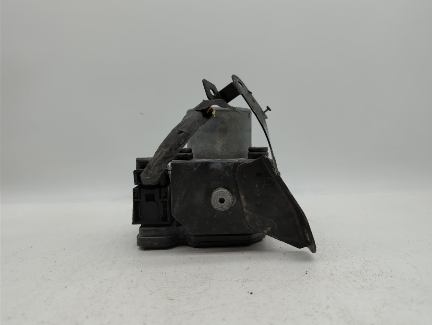 2014-2015 Kia Optima ABS Pump Control Module Replacement P/N:BE6003O902 58920-2T870 Fits Fits 2014 2015 OEM Used Auto Parts 