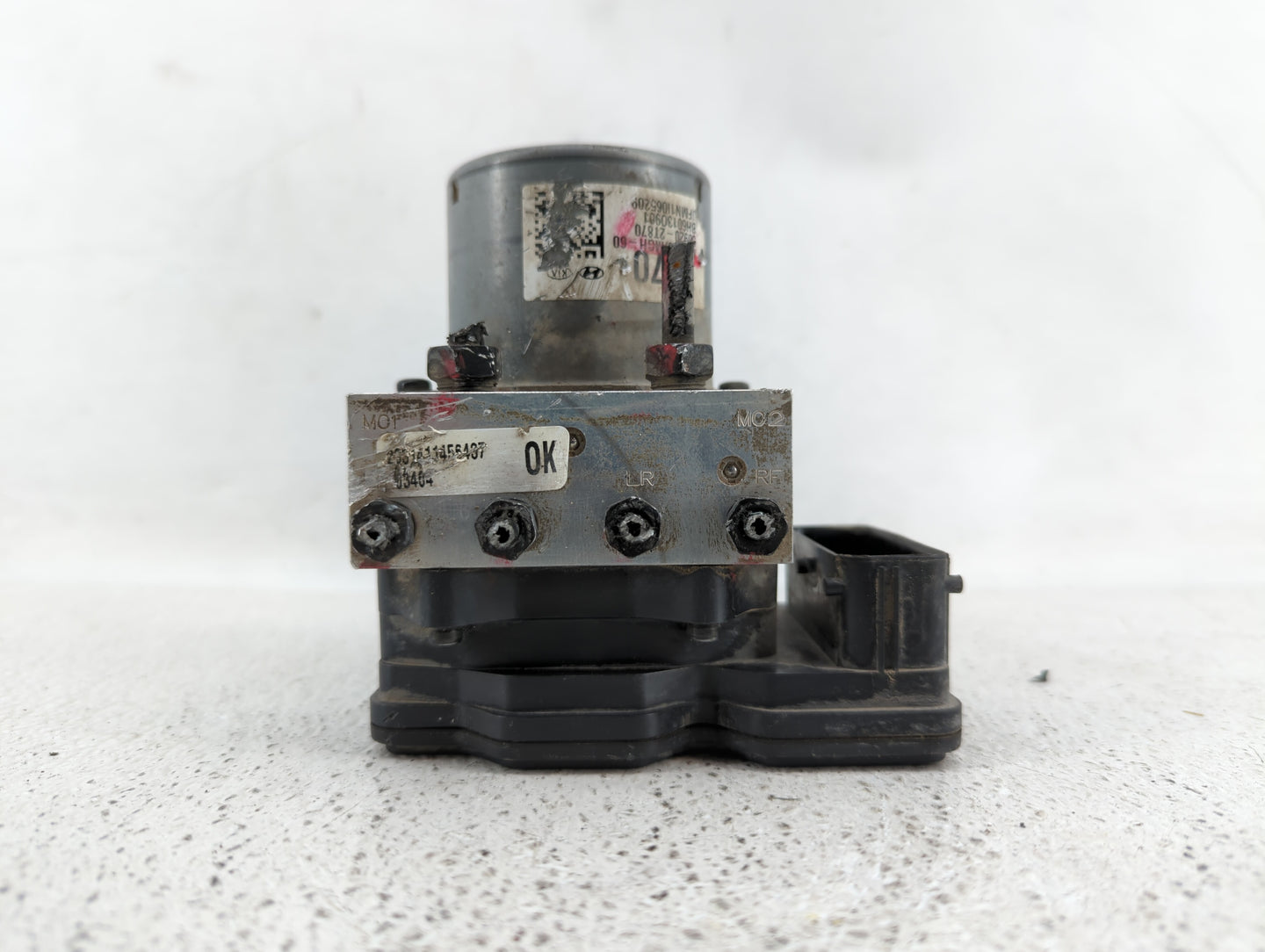 2014-2015 Kia Optima ABS Pump Control Module Replacement P/N:BE6003O902 58920-2T870 Fits Fits 2014 2015 OEM Used Auto Parts 