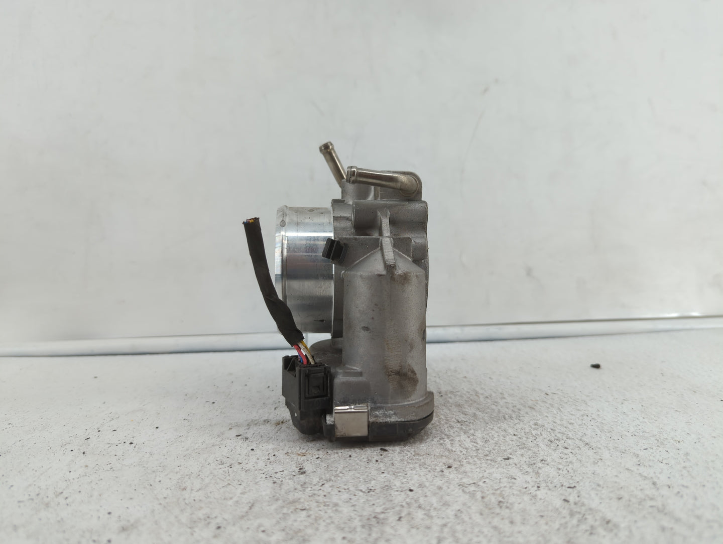 2011-2015 Kia Optima Throttle Body P/N:904501 0001 35100-2G700 Fits Fits 2011 2012 2013 2014 2015 2016 OEM Used Auto Parts -