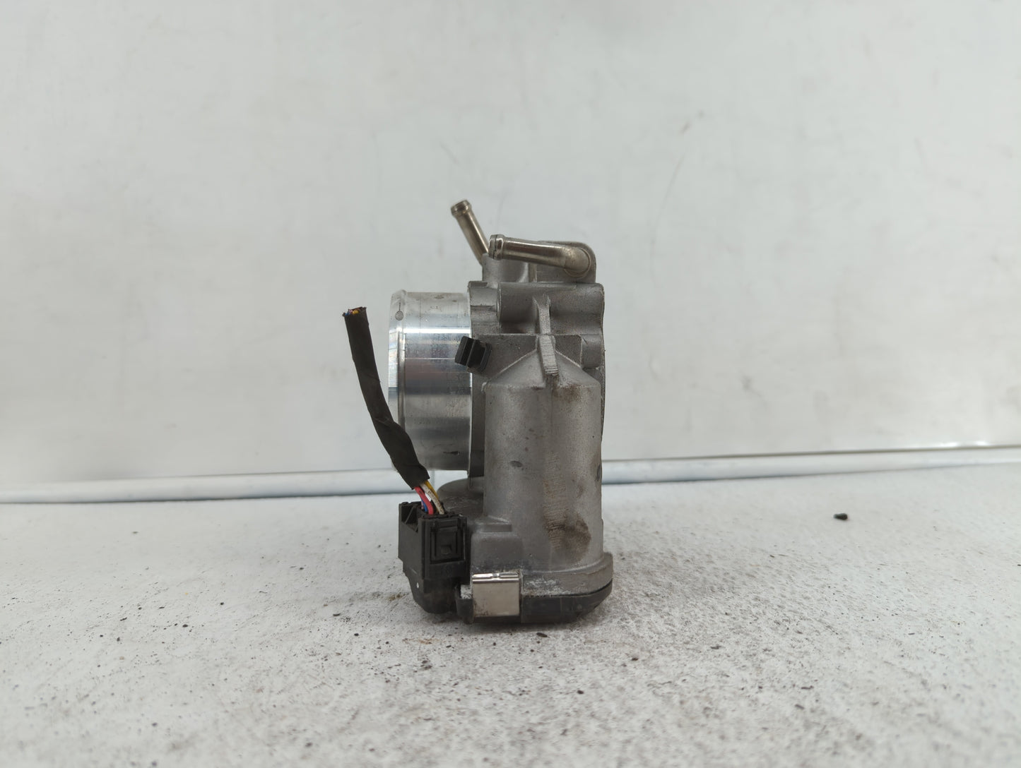 2011-2015 Kia Optima Throttle Body P/N:904501 0001 35100-2G700 Fits Fits 2011 2012 2013 2014 2015 2016 OEM Used Auto Parts -