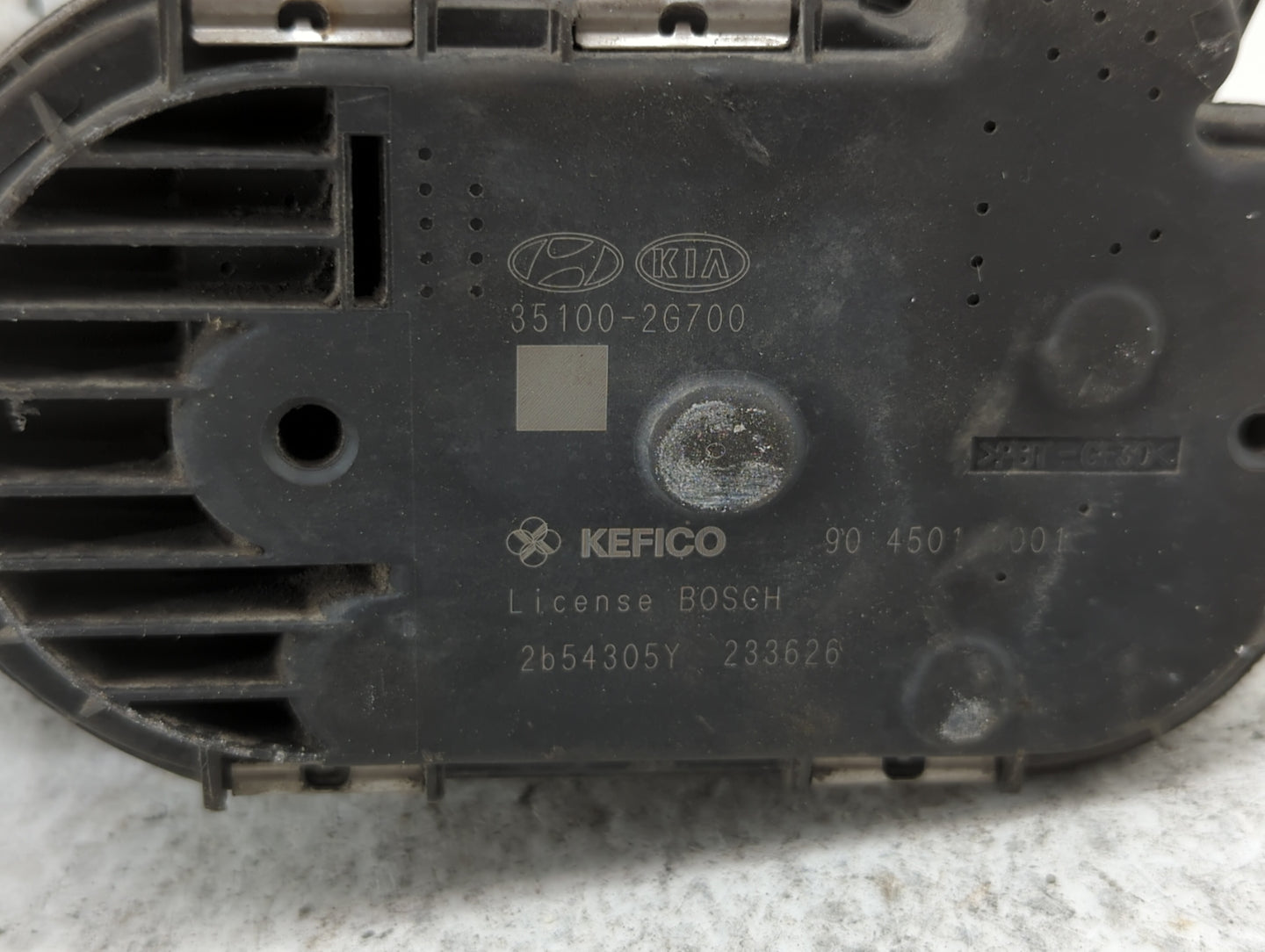 2011-2015 Kia Optima Throttle Body P/N:904501 0001 35100-2G700 Fits Fits 2011 2012 2013 2014 2015 2016 OEM Used Auto Parts -
