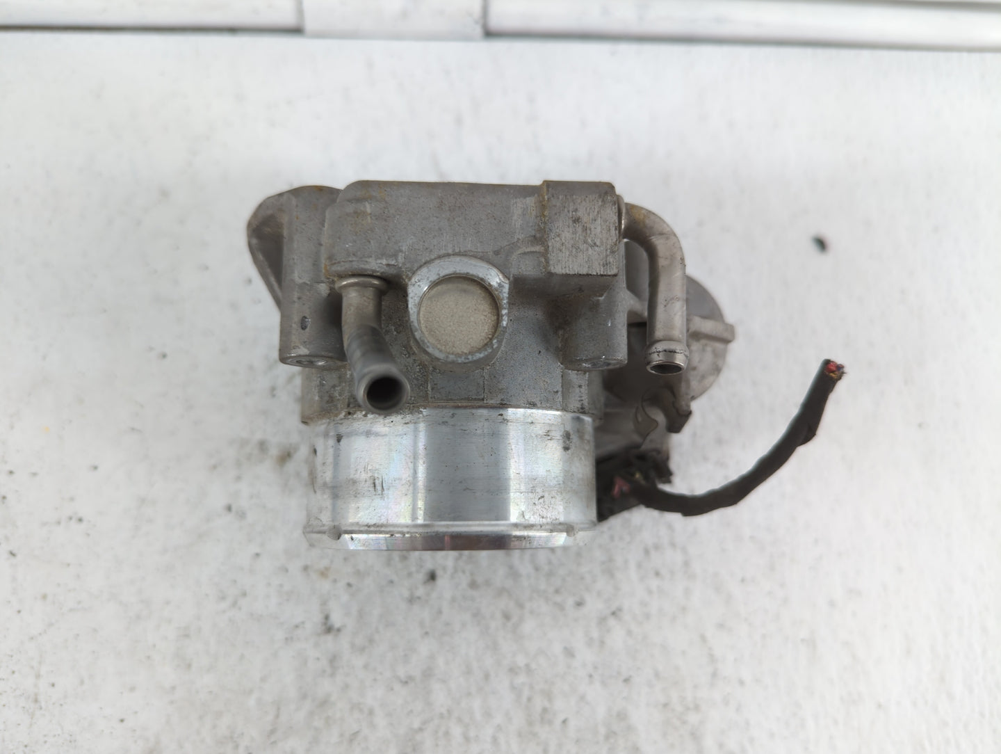 2011-2015 Kia Optima Throttle Body P/N:904501 0001 35100-2G700 Fits Fits 2011 2012 2013 2014 2015 2016 OEM Used Auto Parts -