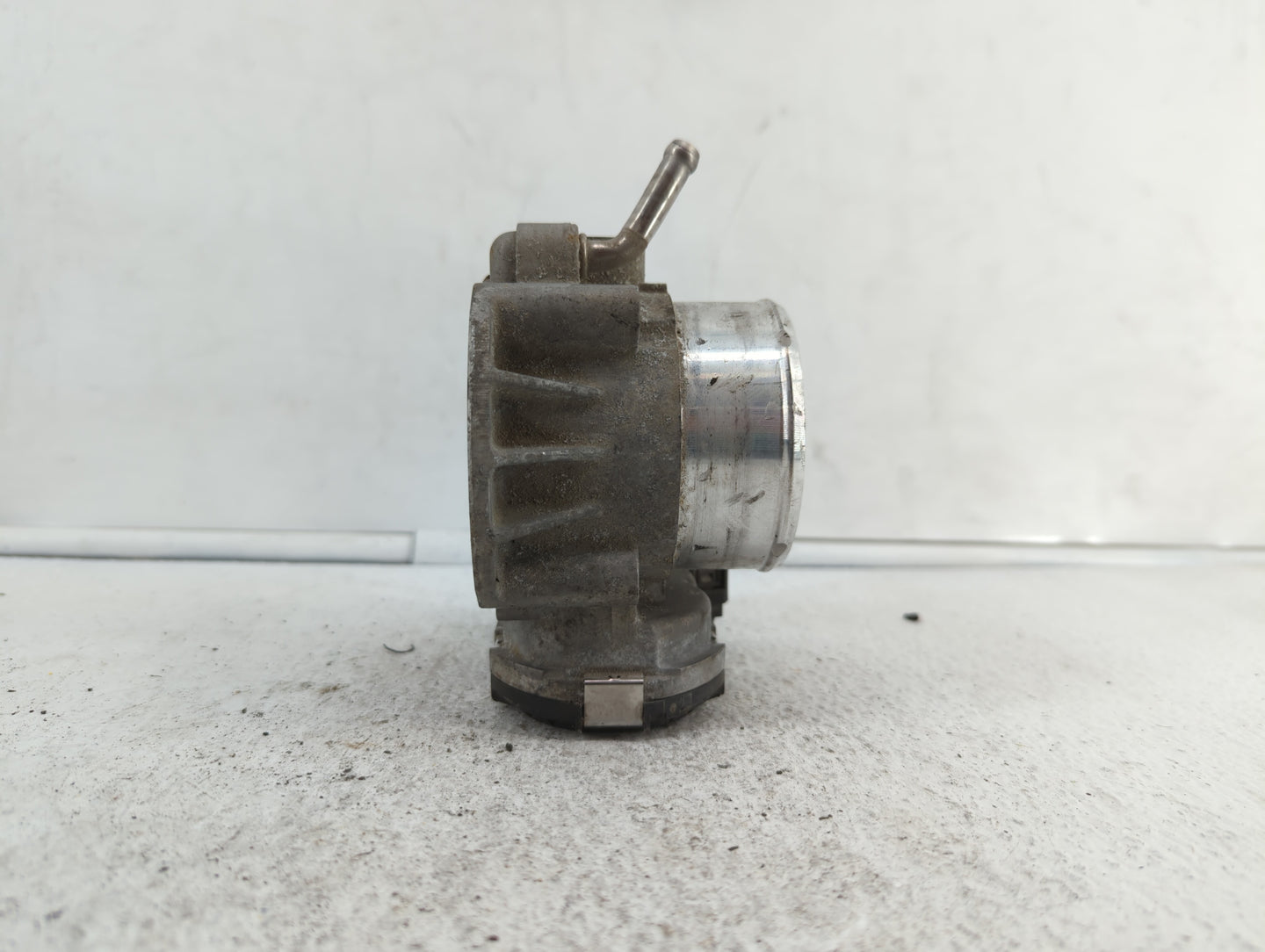 2011-2015 Kia Optima Throttle Body P/N:904501 0001 35100-2G700 Fits Fits 2011 2012 2013 2014 2015 2016 OEM Used Auto Parts -