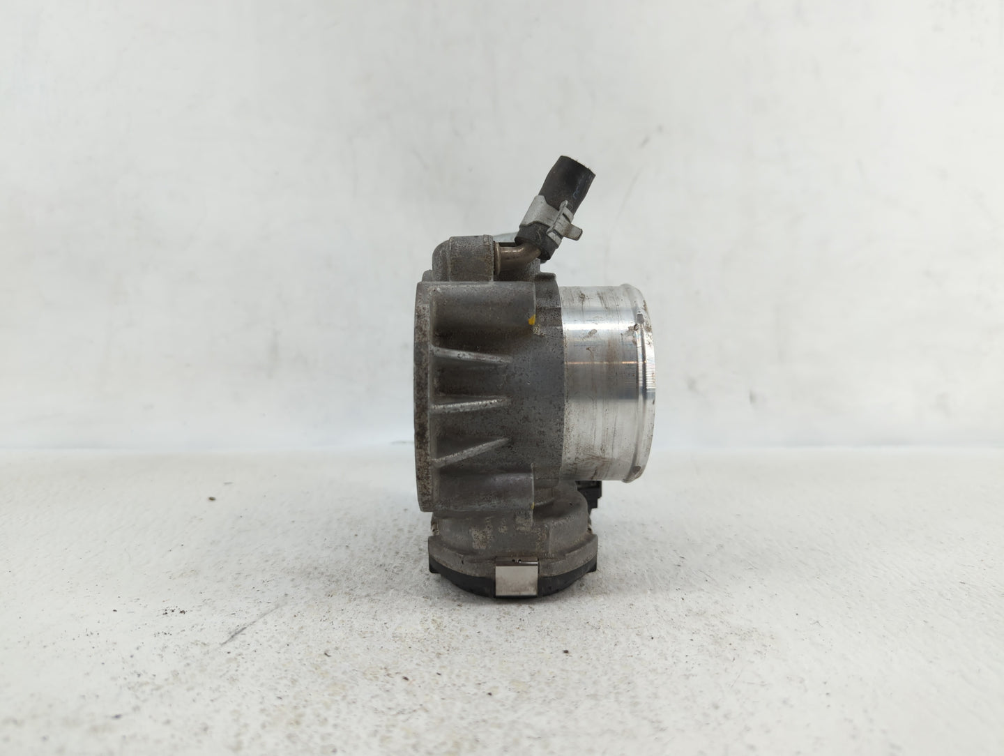 2011-2015 Kia Optima Throttle Body P/N:904501 0001 35100-2G700 Fits Fits 2011 2012 2013 2014 2015 2016 OEM Used Auto Parts -