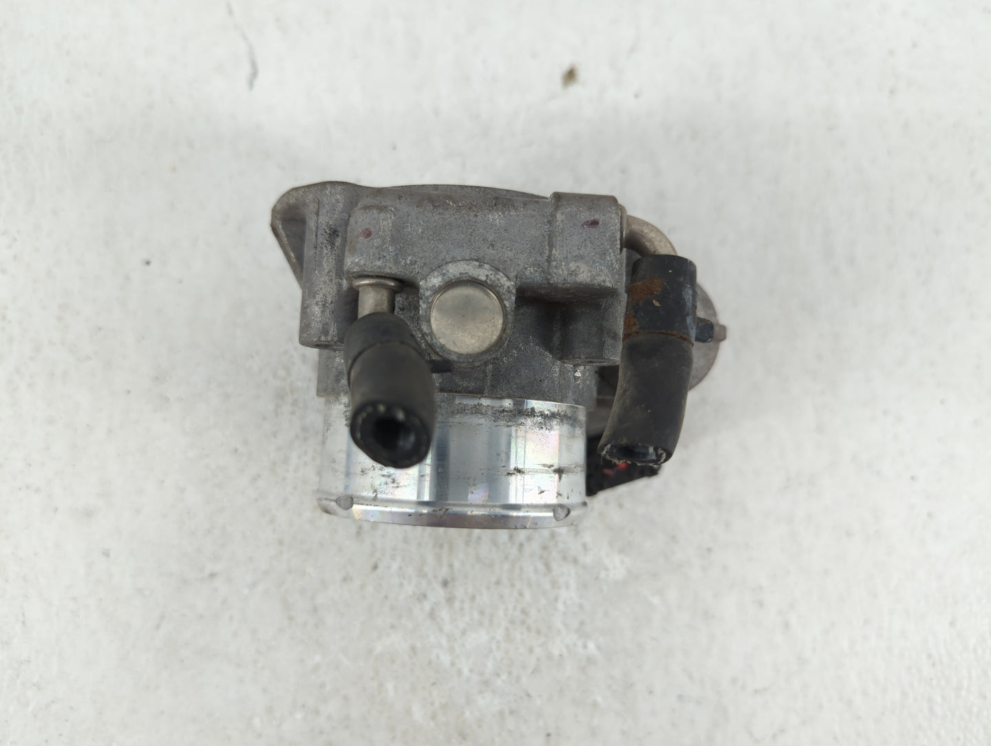 2011-2015 Kia Optima Throttle Body P/N:35100-2G700 Fits Fits 2011 2012 2013 2014 2015 2016 OEM Used Auto Parts - Oemusedauto