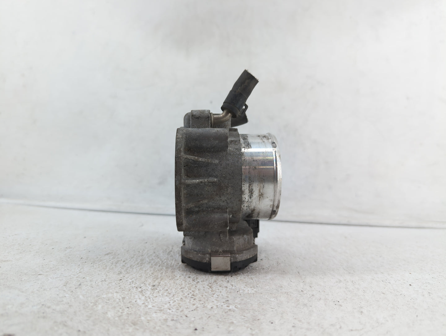 2011-2015 Kia Optima Throttle Body P/N:35100-2G700 Fits Fits 2011 2012 2013 2014 2015 2016 OEM Used Auto Parts - Oemusedauto