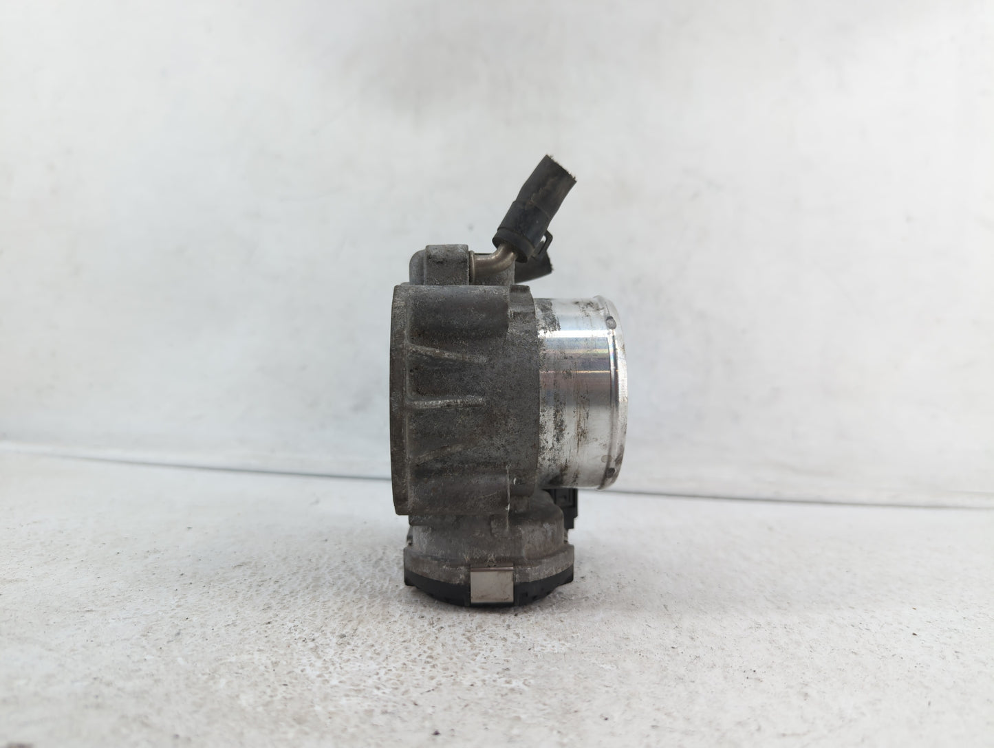 2011-2015 Kia Optima Throttle Body P/N:35100-2G700 Fits Fits 2011 2012 2013 2014 2015 2016 OEM Used Auto Parts - Oemusedauto