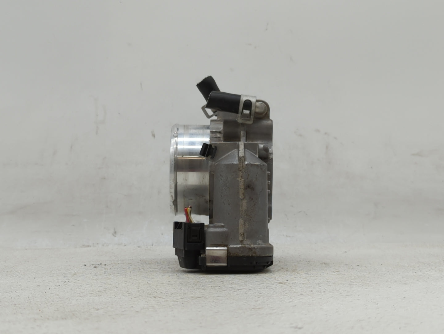 2011-2015 Kia Optima Throttle Body P/N:35100-2G700 Fits Fits 2011 2012 2013 2014 2015 2016 OEM Used Auto Parts - Oemusedauto