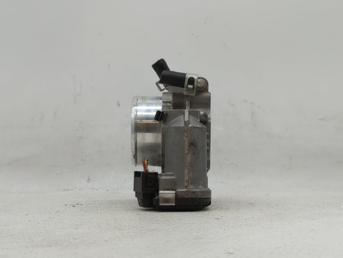 2011-2015 Kia Optima Throttle Body P/N:35100-2G700 Fits Fits 2011 2012 2013 2014 2015 2016 OEM Used Auto Parts - Oemusedauto