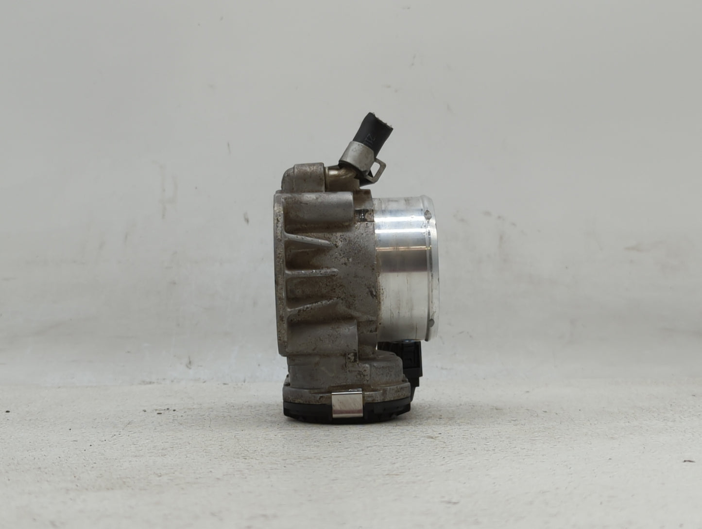 2011-2015 Kia Optima Throttle Body P/N:35100-2G700 Fits Fits 2011 2012 2013 2014 2015 2016 OEM Used Auto Parts - Oemusedauto