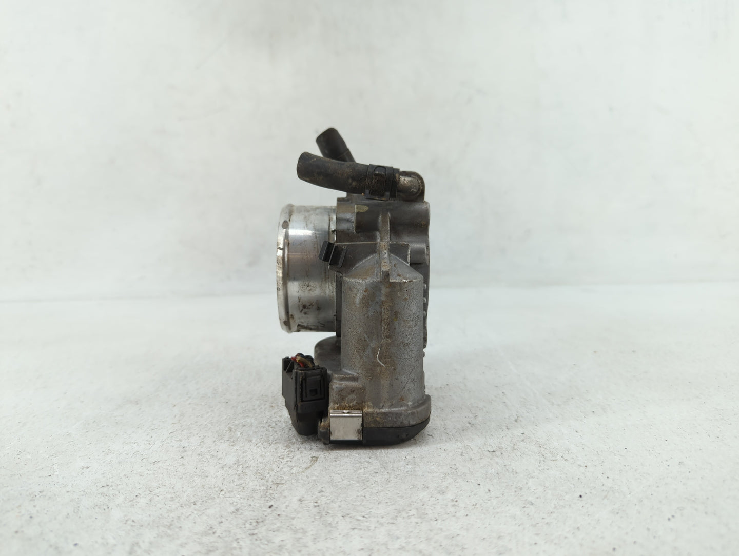 2011-2015 Kia Optima Throttle Body P/N:35100-2G700 Fits Fits 2011 2012 2013 2014 2015 2016 OEM Used Auto Parts - Oemusedauto