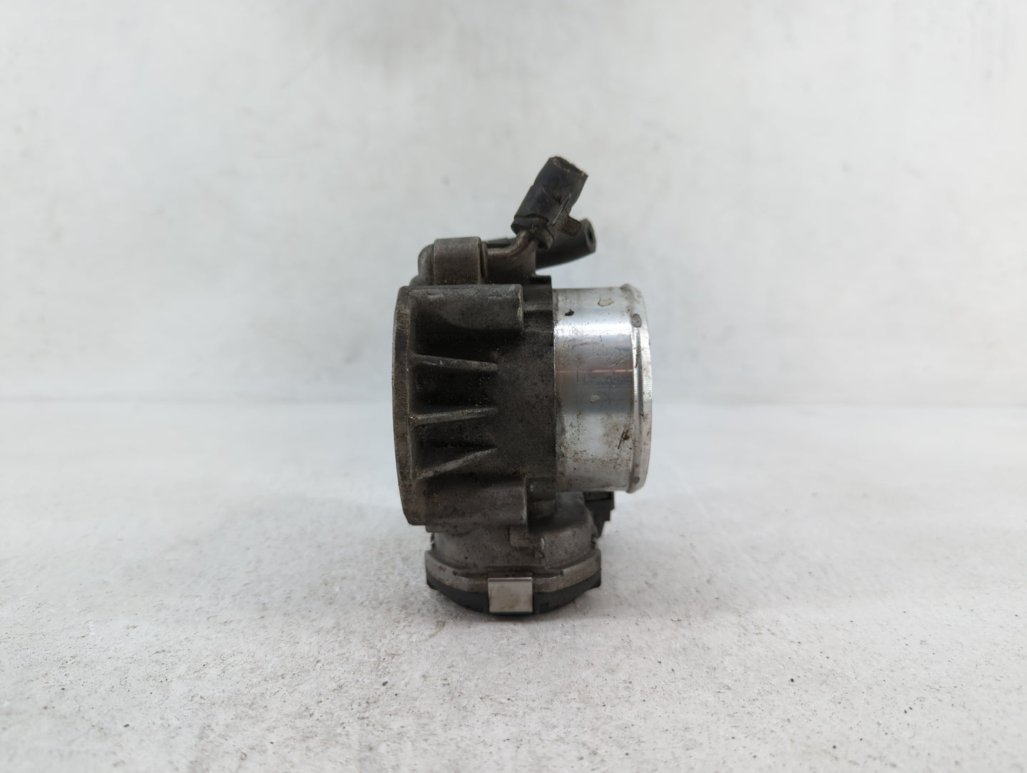 2011-2015 Kia Optima Throttle Body P/N:35100-2G700 Fits Fits 2011 2012 2013 2014 2015 2016 OEM Used Auto Parts - Oemusedauto