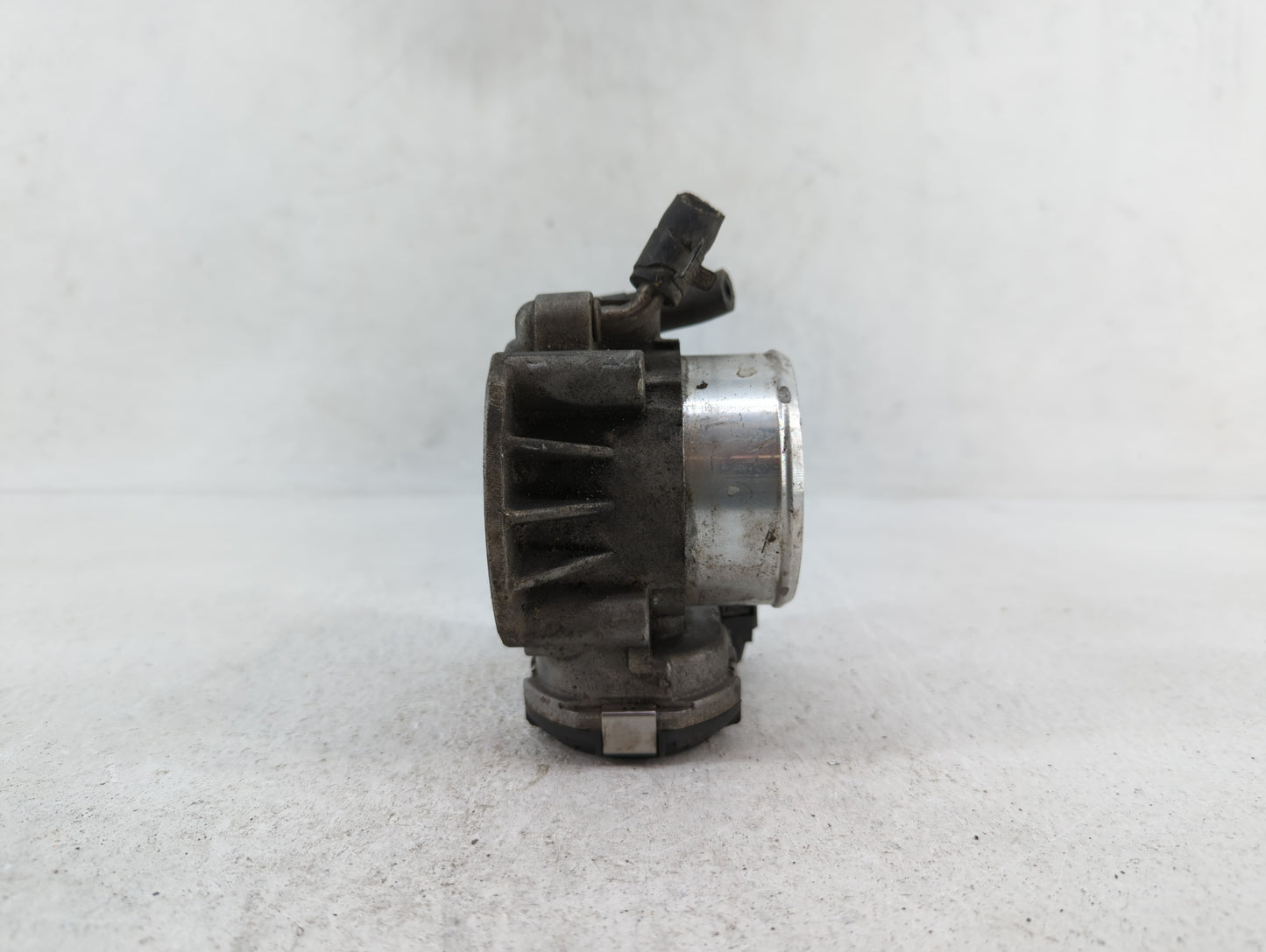 2011-2015 Kia Optima Throttle Body P/N:35100-2G700 Fits Fits 2011 2012 2013 2014 2015 2016 OEM Used Auto Parts - Oemusedauto