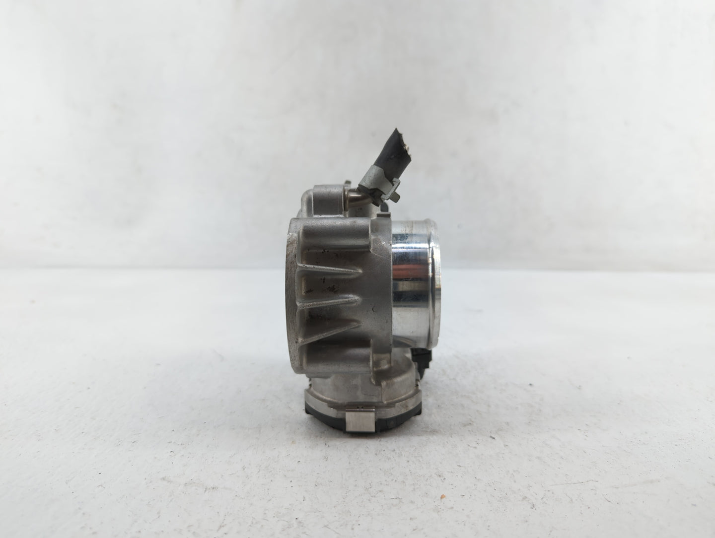 2011-2016 Kia Optima Throttle Body P/N:35100-2G700 35100-2G800 Fits Fits 2011 2012 2013 2014 2015 2016 OEM Used Auto Parts -