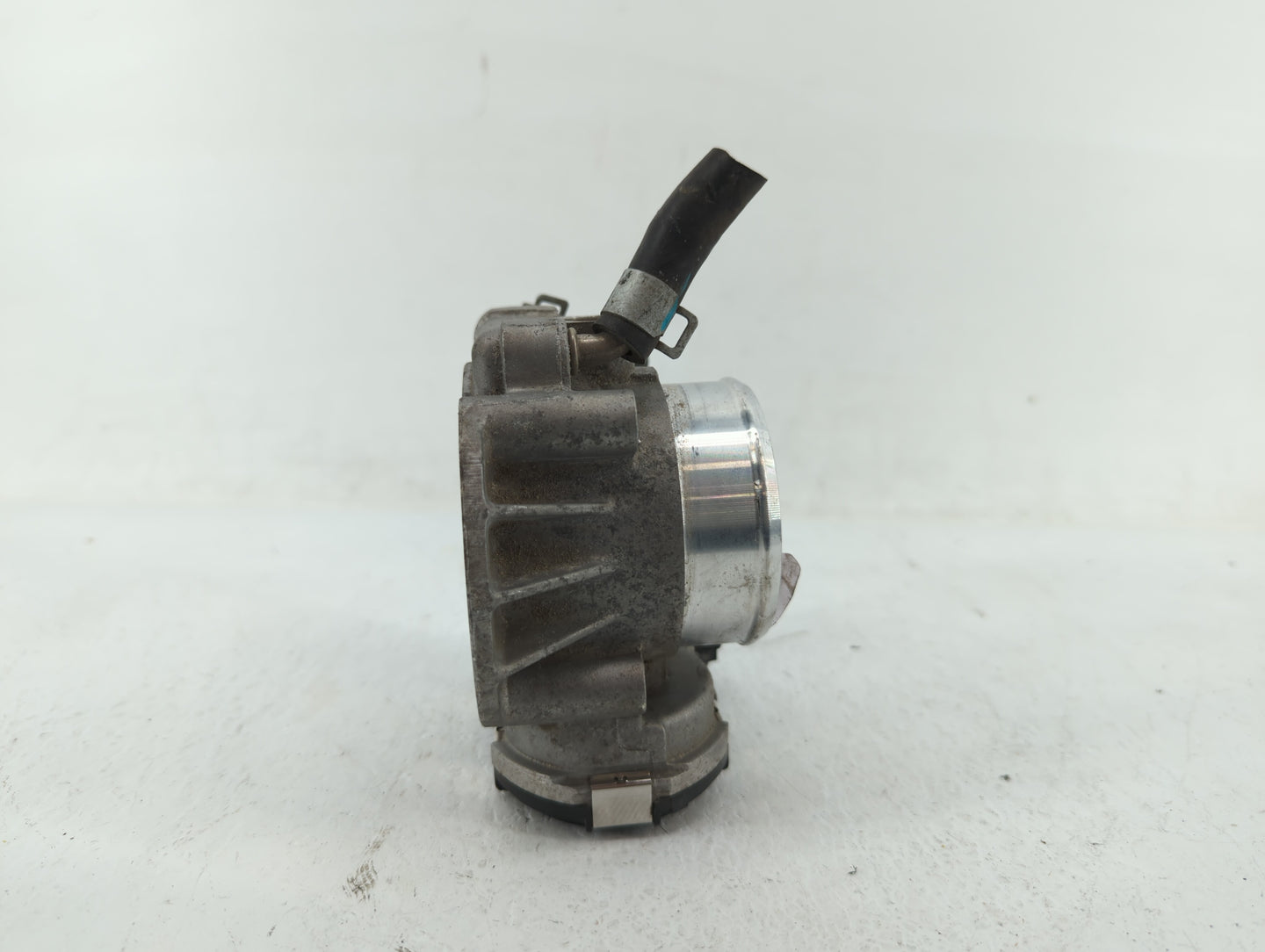 2011-2016 Kia Optima Throttle Body P/N:35100-2G700 35100-2G800 Fits Fits 2011 2012 2013 2014 2015 2016 OEM Used Auto Parts -