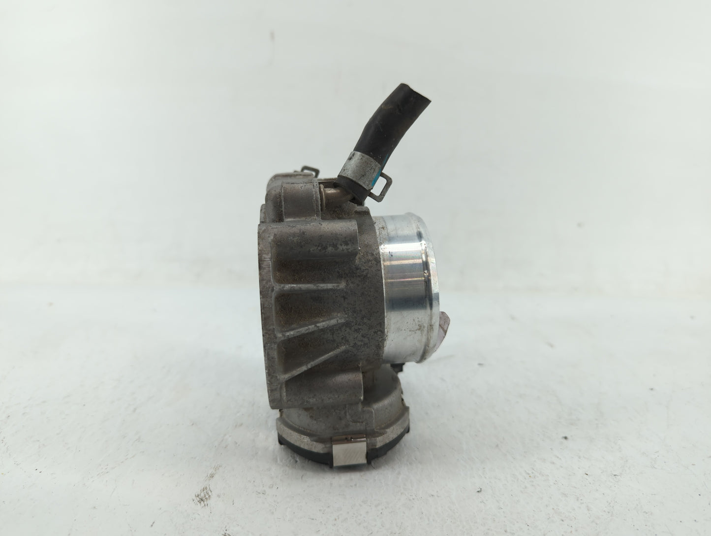 2011-2016 Kia Optima Throttle Body P/N:35100-2G700 35100-2G800 Fits Fits 2011 2012 2013 2014 2015 2016 OEM Used Auto Parts -
