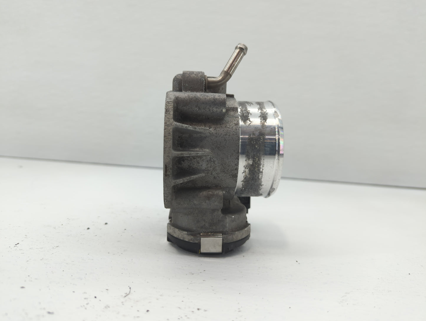 2011-2015 Kia Optima Throttle Body P/N:35100-2G700 Fits Fits 2011 2012 2013 2014 2015 2016 OEM Used Auto Parts - Oemusedauto