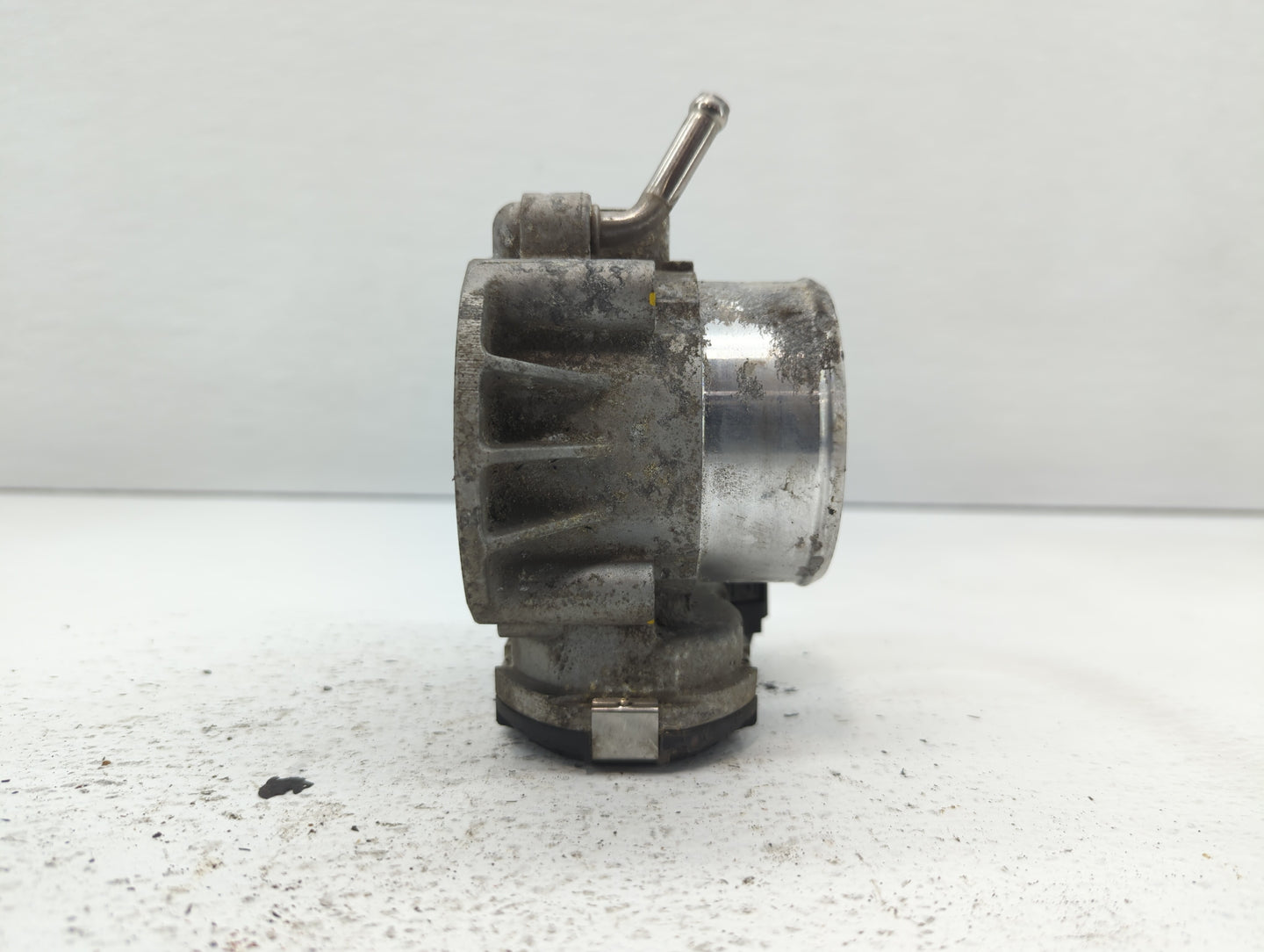 2011-2015 Kia Optima Throttle Body P/N:35100-2G700 Fits Fits 2011 2012 2013 2014 2015 2016 OEM Used Auto Parts - Oemusedauto