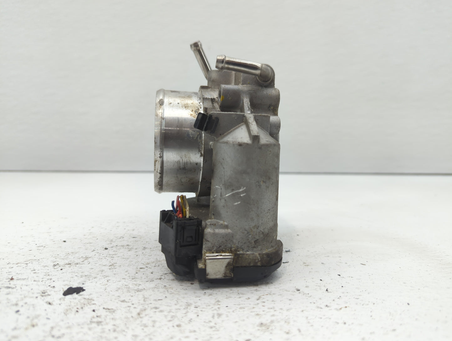 2011-2015 Kia Optima Throttle Body P/N:35100-2G700 Fits Fits 2011 2012 2013 2014 2015 2016 OEM Used Auto Parts - Oemusedauto