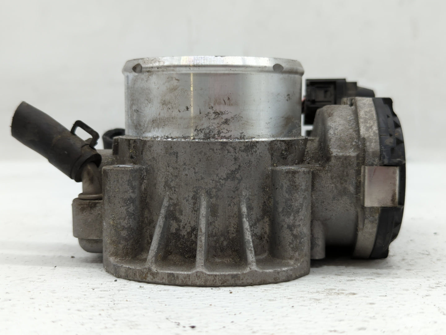 2011-2015 Kia Optima Throttle Body P/N:35100-2G700 Fits Fits 2011 2012 2013 2014 2015 2016 OEM Used Auto Parts - Oemusedauto