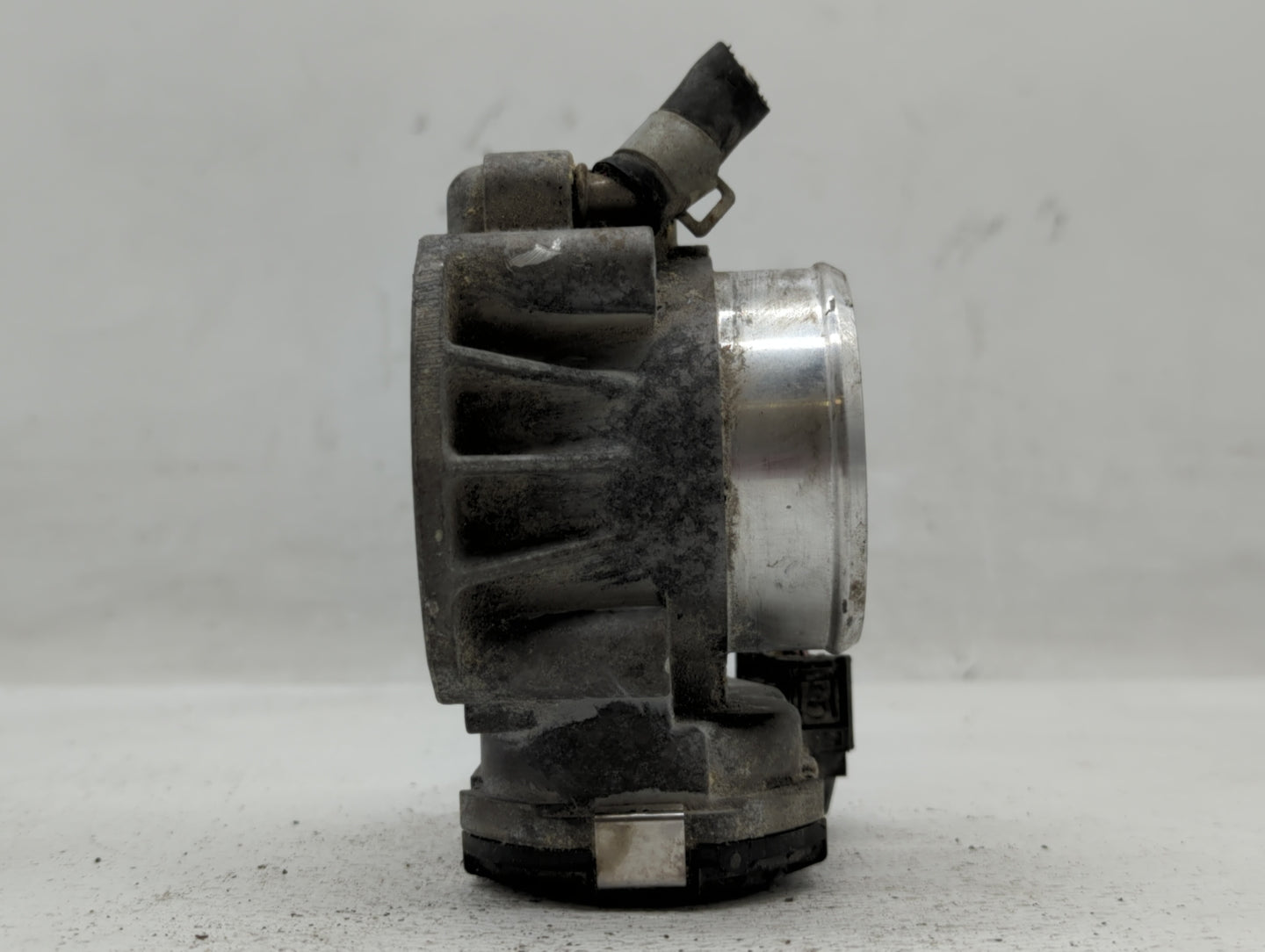 2011-2016 Kia Optima Throttle Body P/N:35100-2G700 35100-2G800 Fits Fits 2011 2012 2013 2014 2015 2016 OEM Used Auto Parts -