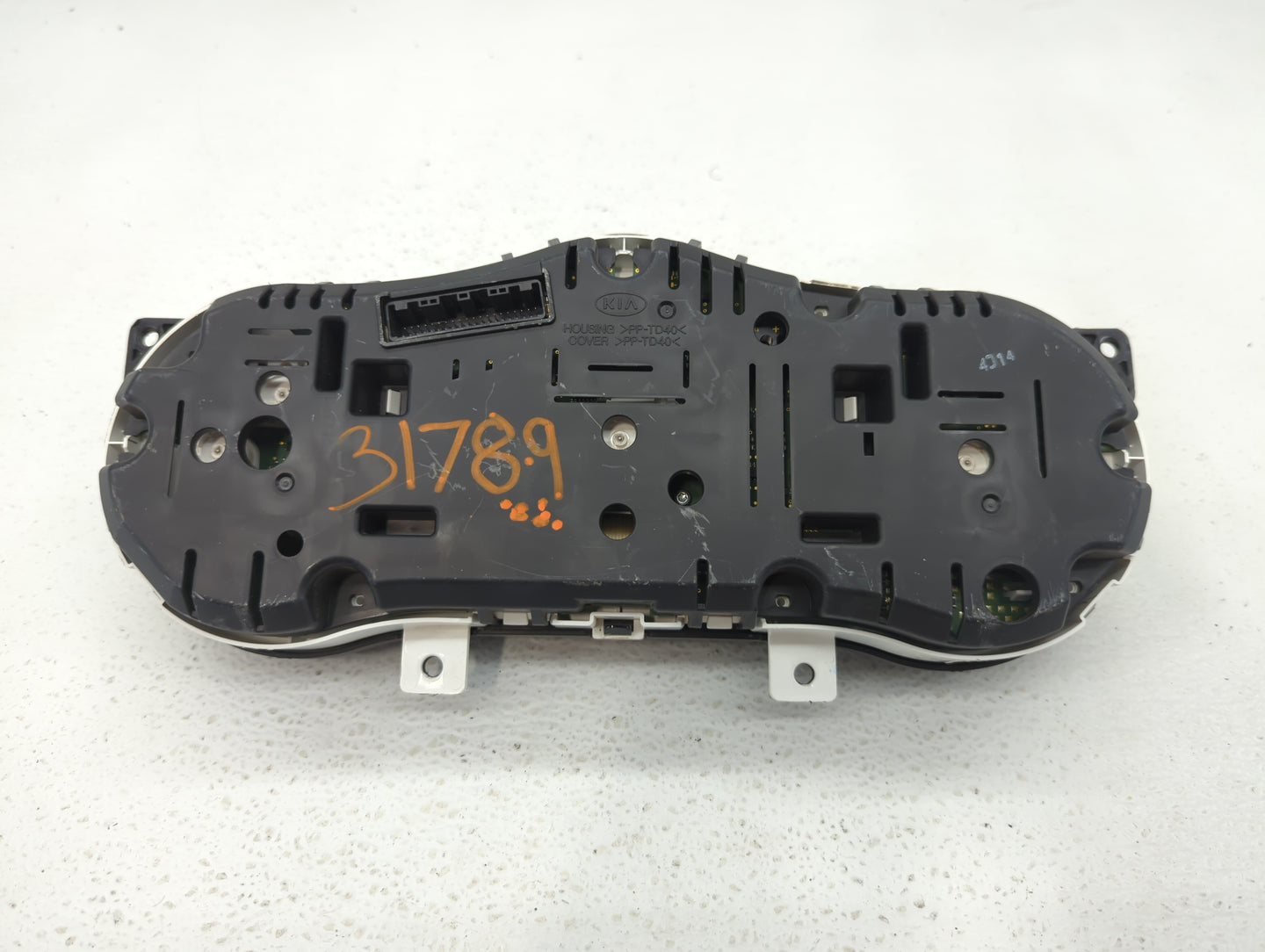 2014-2015 Kia Optima Instrument Cluster Speedometer Gauges P/N:94041-2T460 94031-2T270 Fits Fits 2014 2015 OEM Used Auto Par