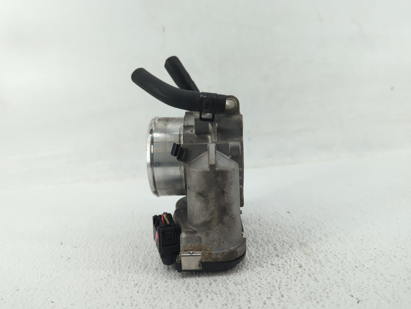2011-2015 Kia Optima Throttle Body P/N:35100-2G700 Fits Fits 2011 2012 2013 2014 2015 2016 OEM Used Auto Parts - Oemusedauto