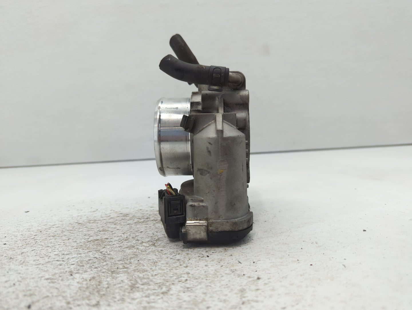 2011-2015 Kia Optima Throttle Body P/N:35100-2G700 Fits Fits 2011 2012 2013 2014 2015 2016 OEM Used Auto Parts - Oemusedauto