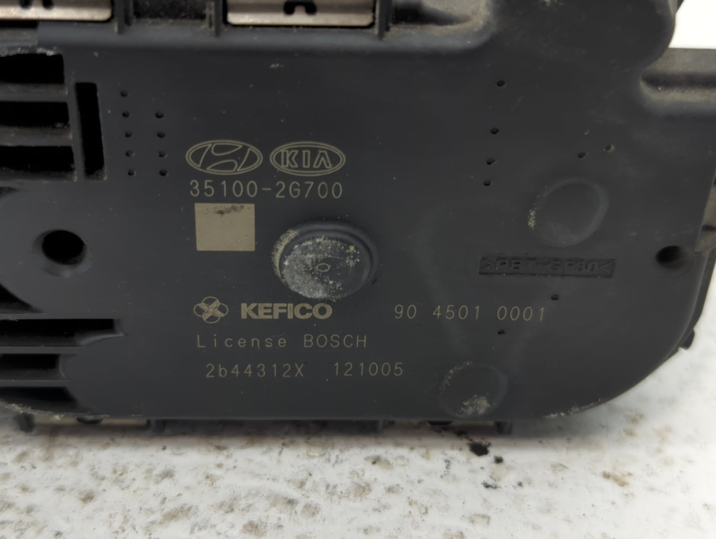 2011-2015 Kia Optima Throttle Body P/N:35100-2G700 Fits Fits 2011 2012 2013 2014 2015 2016 OEM Used Auto Parts - Oemusedauto