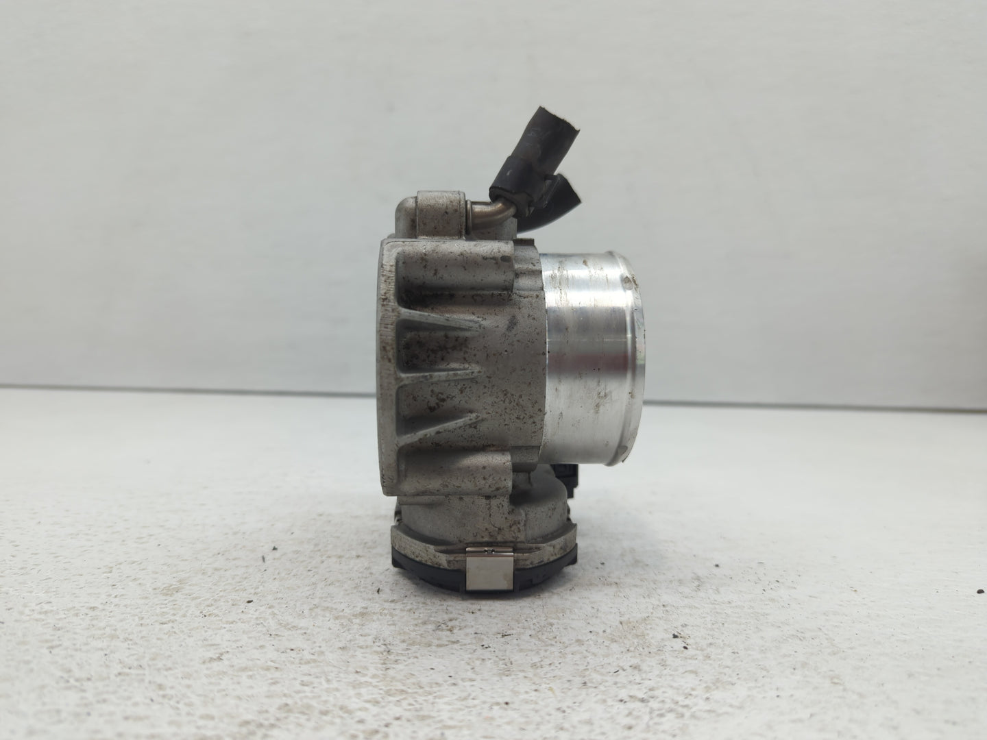 2011-2015 Kia Optima Throttle Body P/N:35100-2G700 Fits Fits 2011 2012 2013 2014 2015 2016 OEM Used Auto Parts - Oemusedauto