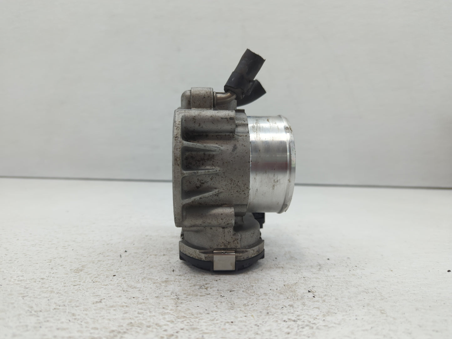 2011-2015 Kia Optima Throttle Body P/N:35100-2G700 Fits Fits 2011 2012 2013 2014 2015 2016 OEM Used Auto Parts - Oemusedauto