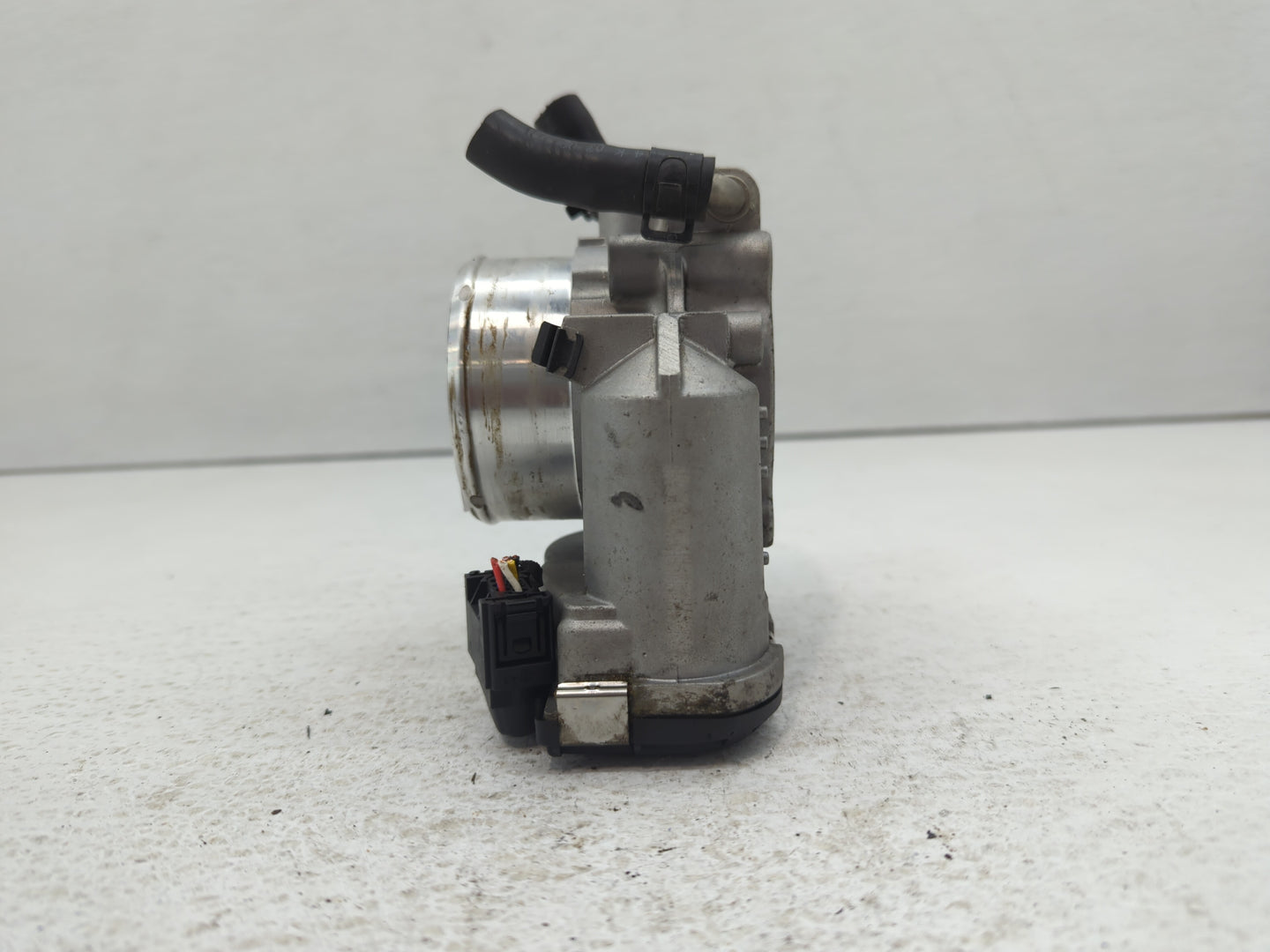 2011-2015 Kia Optima Throttle Body P/N:35100-2G700 Fits Fits 2011 2012 2013 2014 2015 2016 OEM Used Auto Parts - Oemusedauto