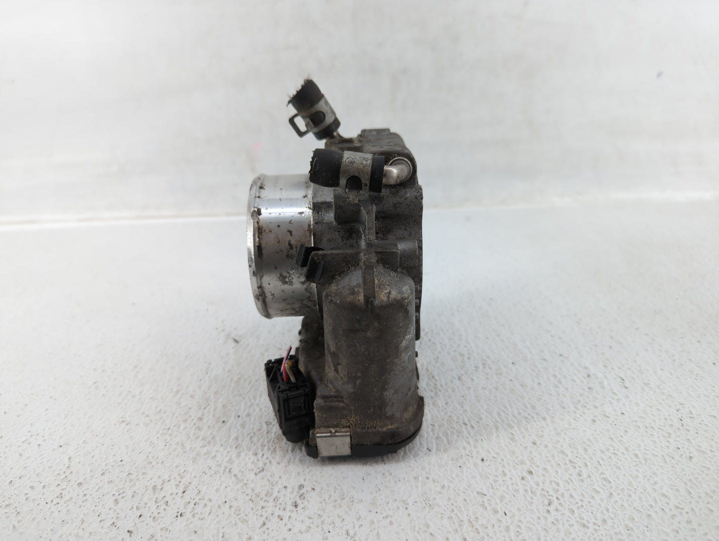 2011-2015 Kia Optima Throttle Body P/N:35100-2G700 Fits Fits 2011 2012 2013 2014 2015 2016 OEM Used Auto Parts - Oemusedauto