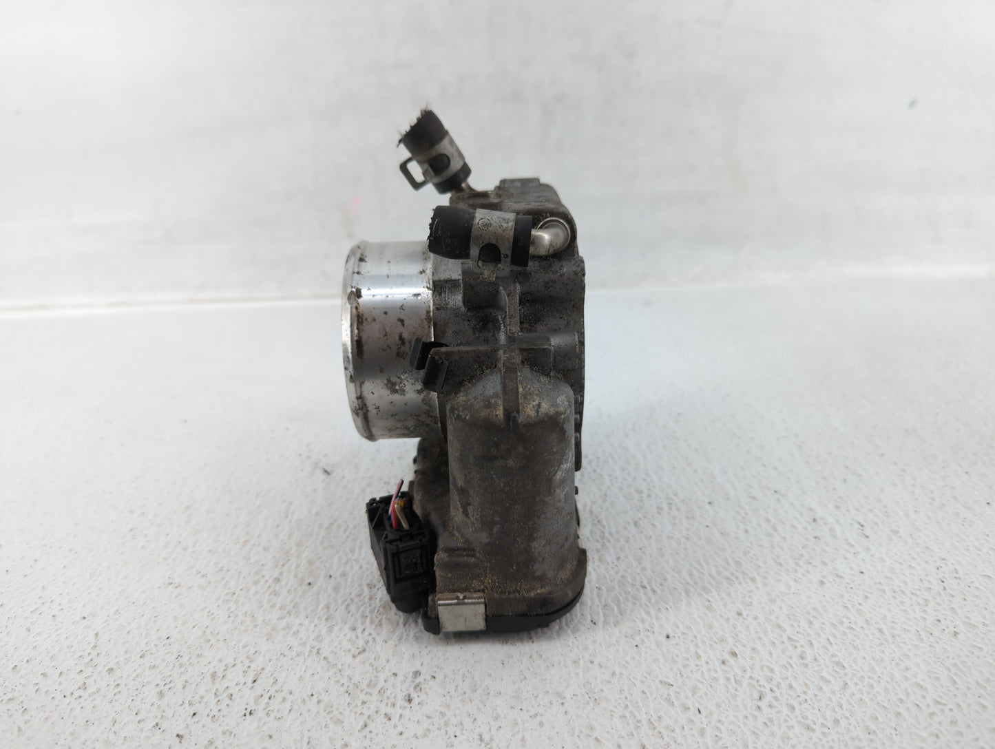 2011-2015 Kia Optima Throttle Body P/N:35100-2G700 Fits Fits 2011 2012 2013 2014 2015 2016 OEM Used Auto Parts - Oemusedauto