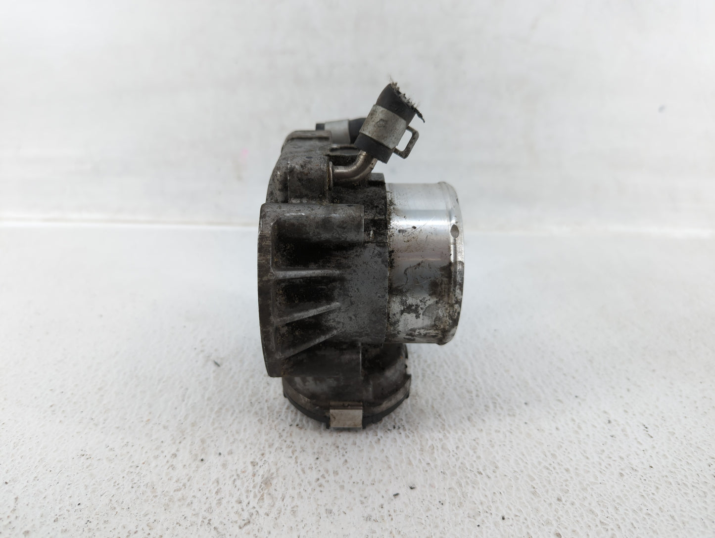 2011-2015 Kia Optima Throttle Body P/N:35100-2G700 Fits Fits 2011 2012 2013 2014 2015 2016 OEM Used Auto Parts - Oemusedauto