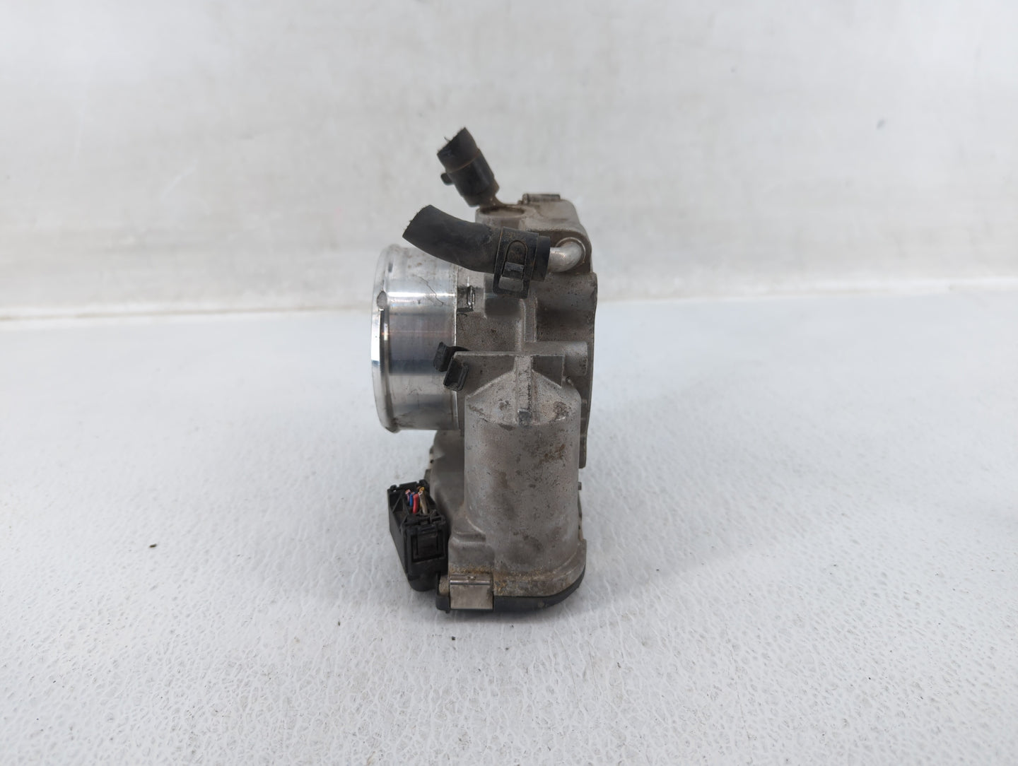 2011-2015 Kia Optima Throttle Body P/N:35100-2G700 Fits Fits 2011 2012 2013 2014 2015 2016 OEM Used Auto Parts - Oemusedauto