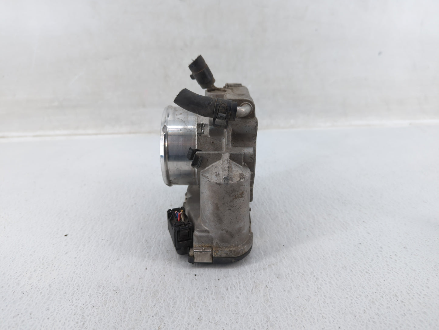 2011-2015 Kia Optima Throttle Body P/N:35100-2G700 Fits Fits 2011 2012 2013 2014 2015 2016 OEM Used Auto Parts - Oemusedauto